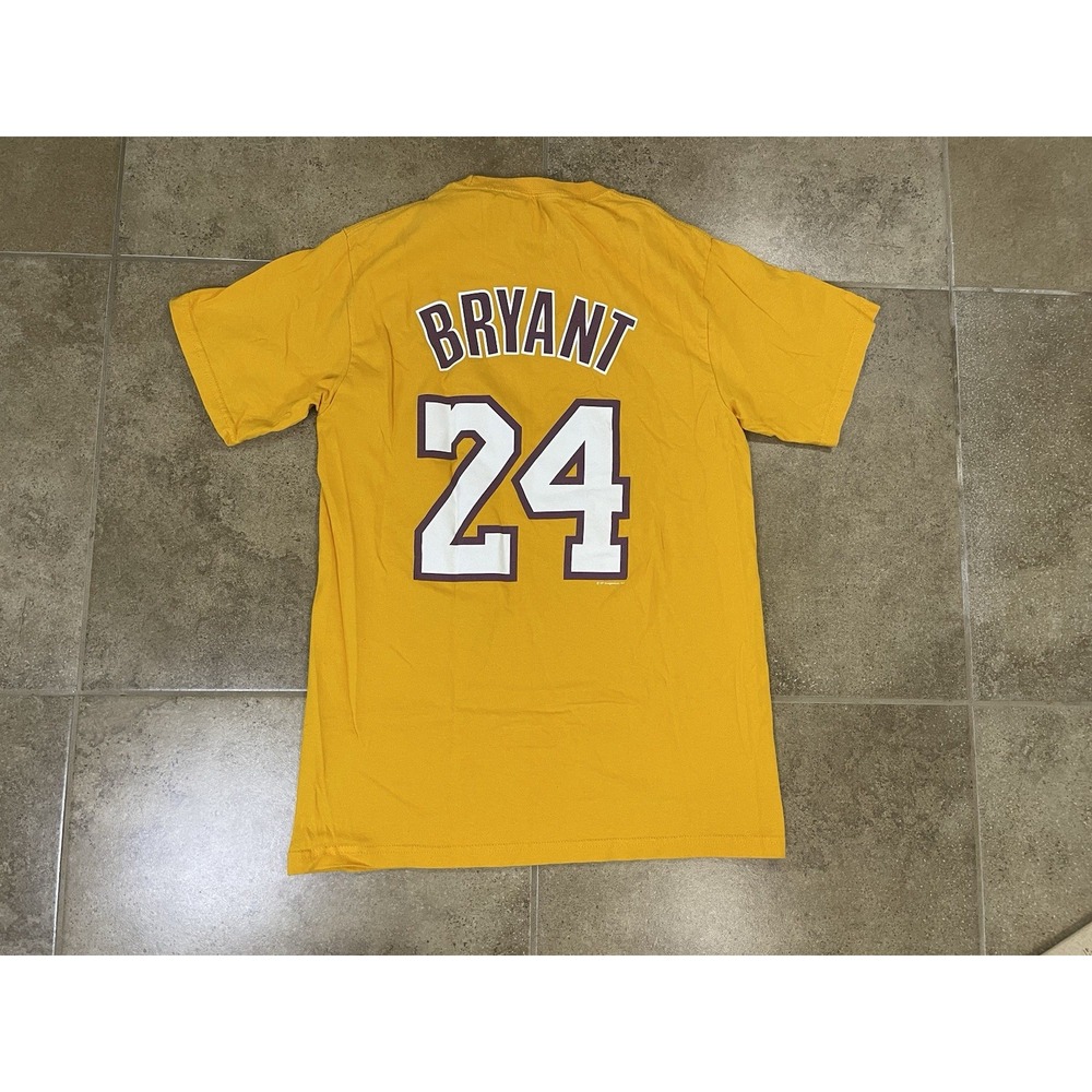 VTG Los Angeles Lakers Kobe Bryant #24 Mens Sz S Majestic 100% Cotton T-Shirt